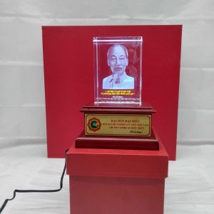 Biểu trưng khắc hình Bác Hồ