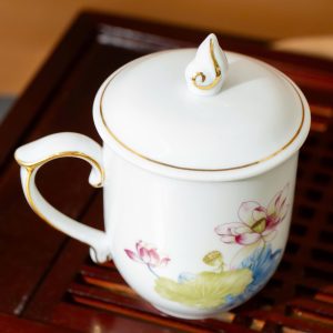 Cốc Sứ Có Nắp Kèm Đĩa Lót In Logo – Họa Tiết Hoa Sen Viền Vàng - góc ảnh 1